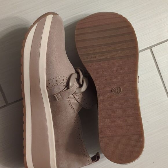 NWOT Madlove Tan Faux Leather Slip On Platforms - Picture 3 of 4